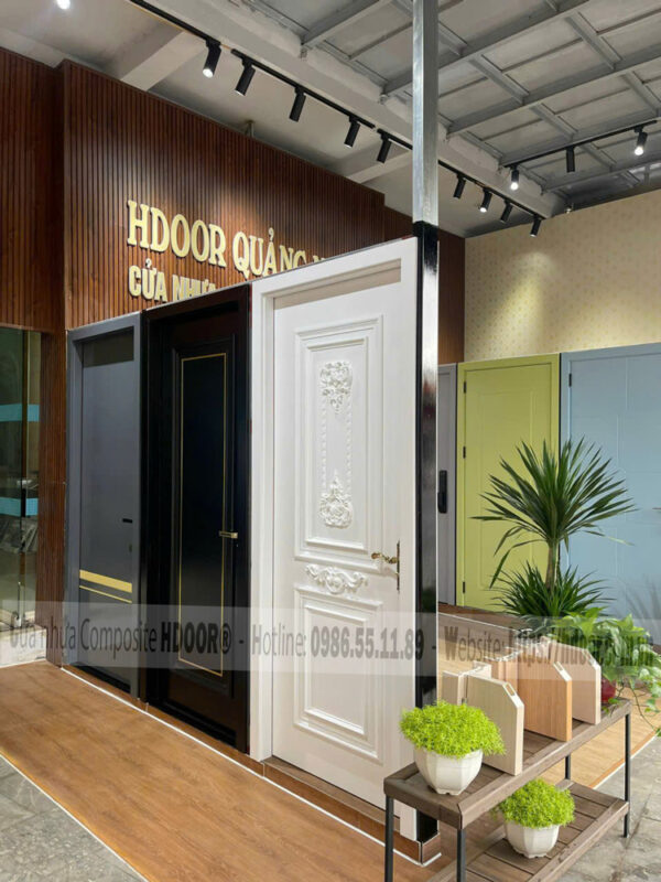 Cửa nhựa composite đẹp được trưng bày tại Showroom HDOOR®